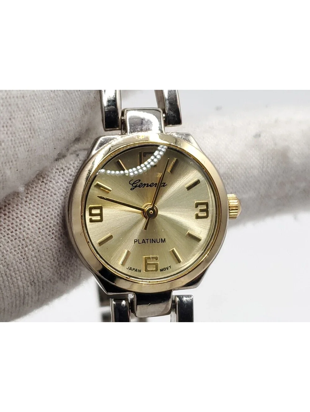 Geneva Platinum Quartz Womens Watch New Battery Two-Tone Gold Tone Dial 21mm